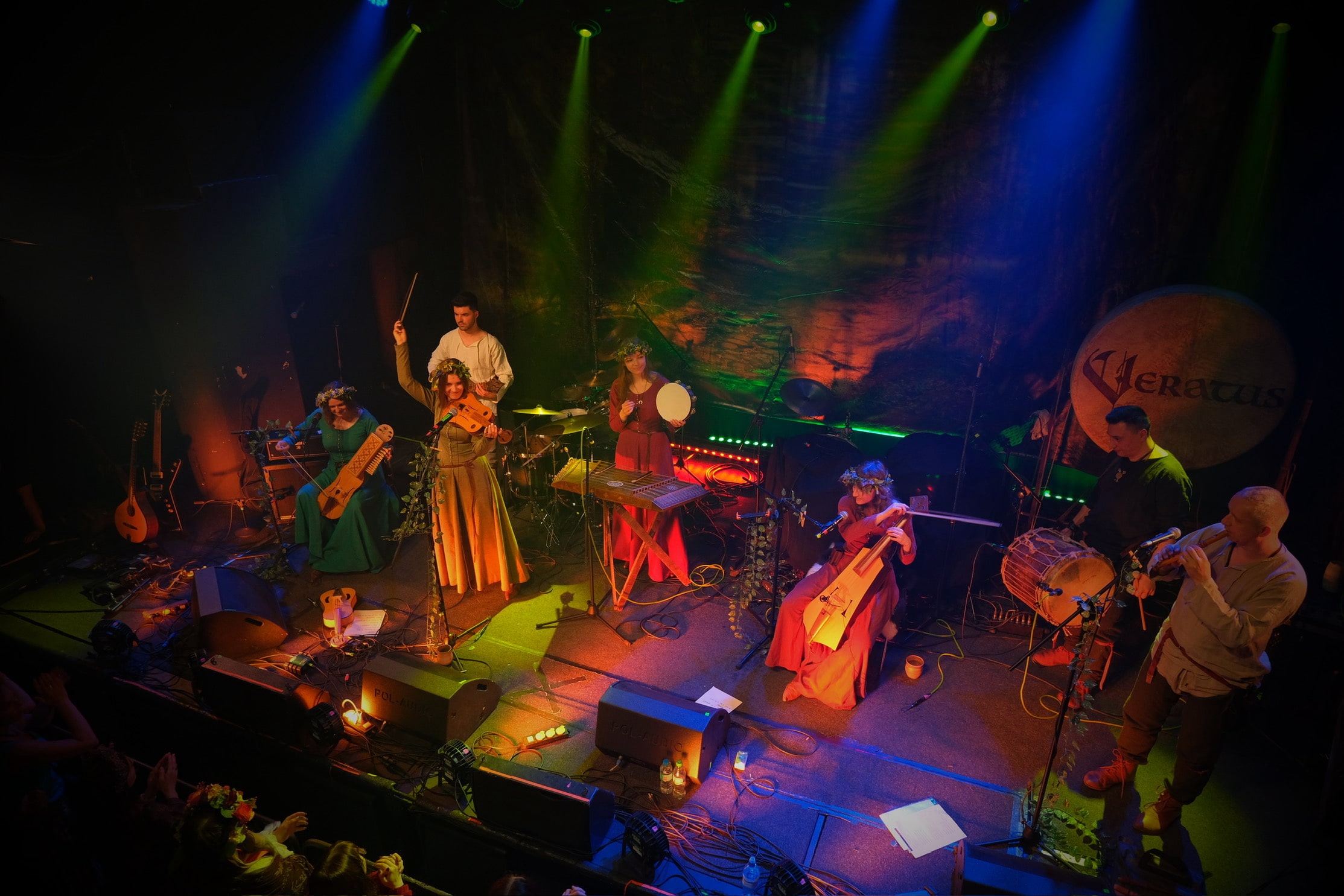 Członkowie zespołu Veratus z instrumentami